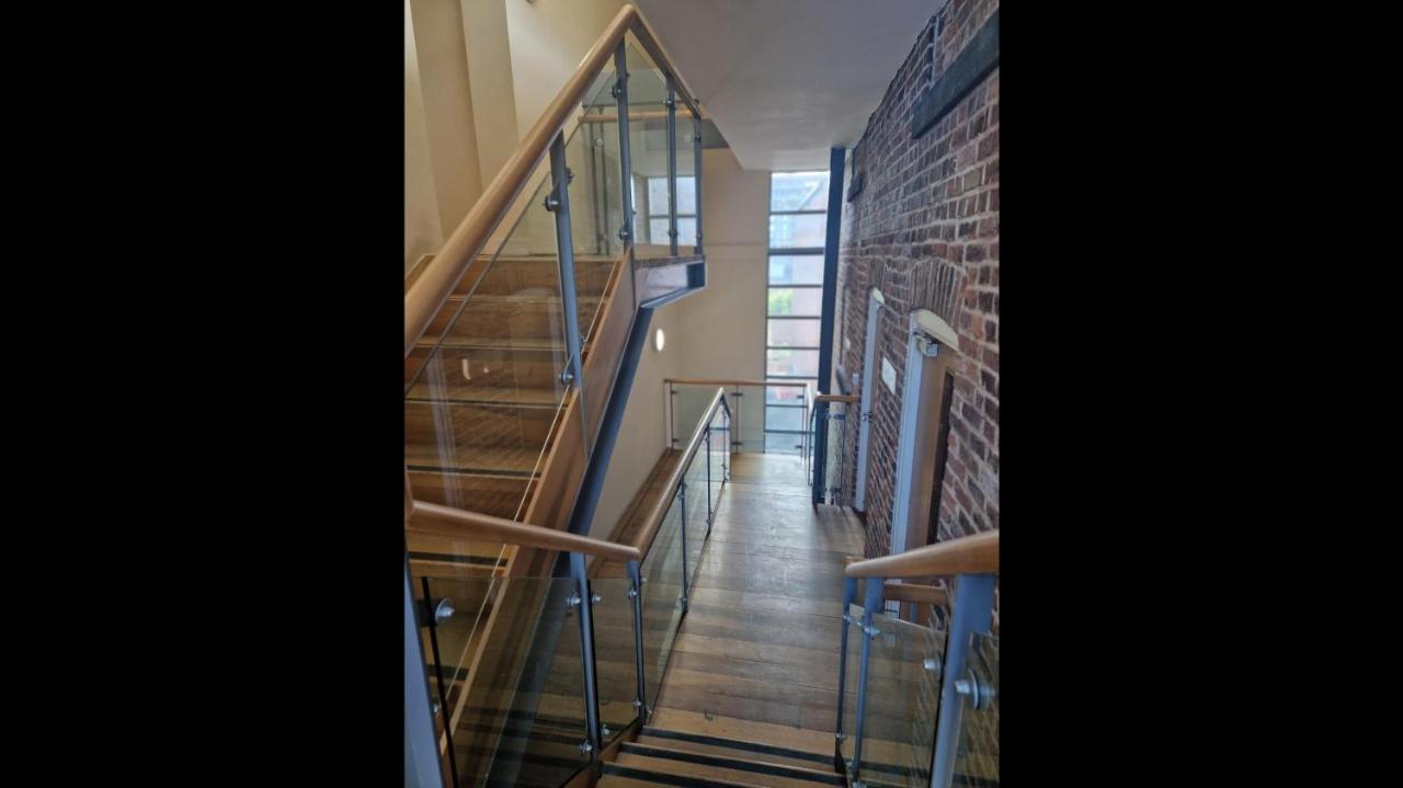 Remarkable 2-bed In Apartment